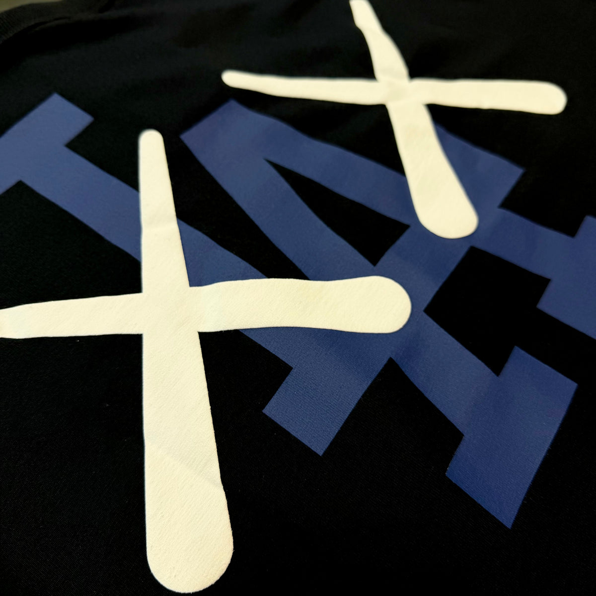Black KAWS X Nike Los Angeles Dodgers MLB Elevated Max 90 Tee for men, featuring graphic design and casual athletic style.