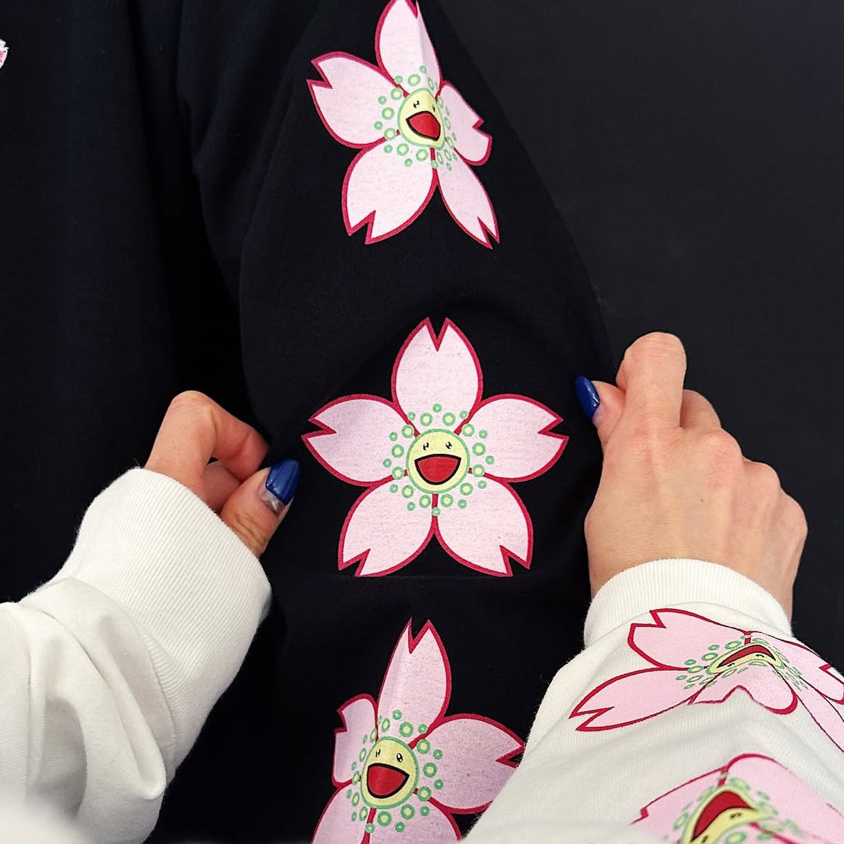 Takashi Murakami Embroidered Patch Sakura Flower Long Sleeve Tee Black TAKASHI MURAKAMI TAKASHI MURAKAMI - originalfook singapore