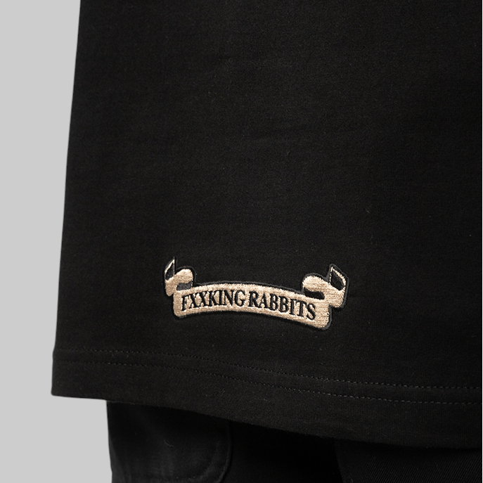 Black FR2 emblem icon T-shirt featuring a minimalist brand logo on the front, casual apparel for streetwear style.