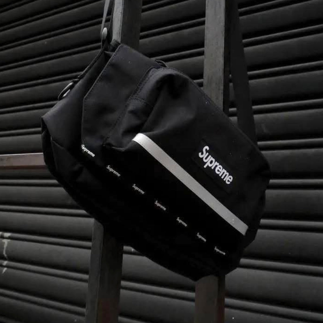 Supreme Reflective Messenger Bag Black - ORIGINALFOOK