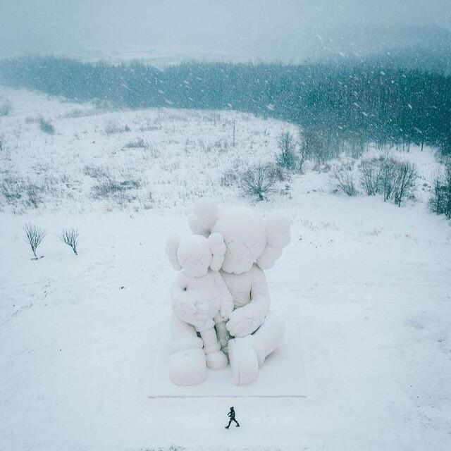 KAWS Holiday Changbai Mountain Figure Black KAWS KAWS - originalfook singapore