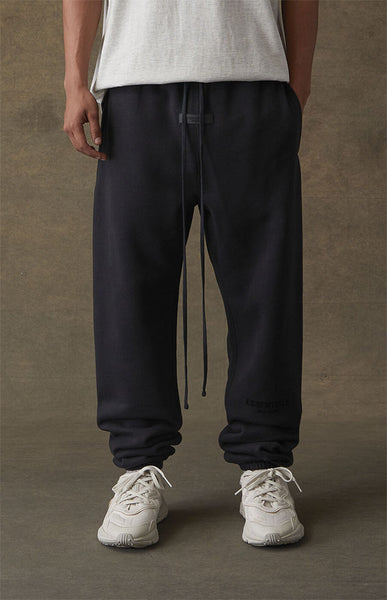 FEAR OF GOD Essentials Felt Logo Sweat Pants Black | ORIGINALFOOK