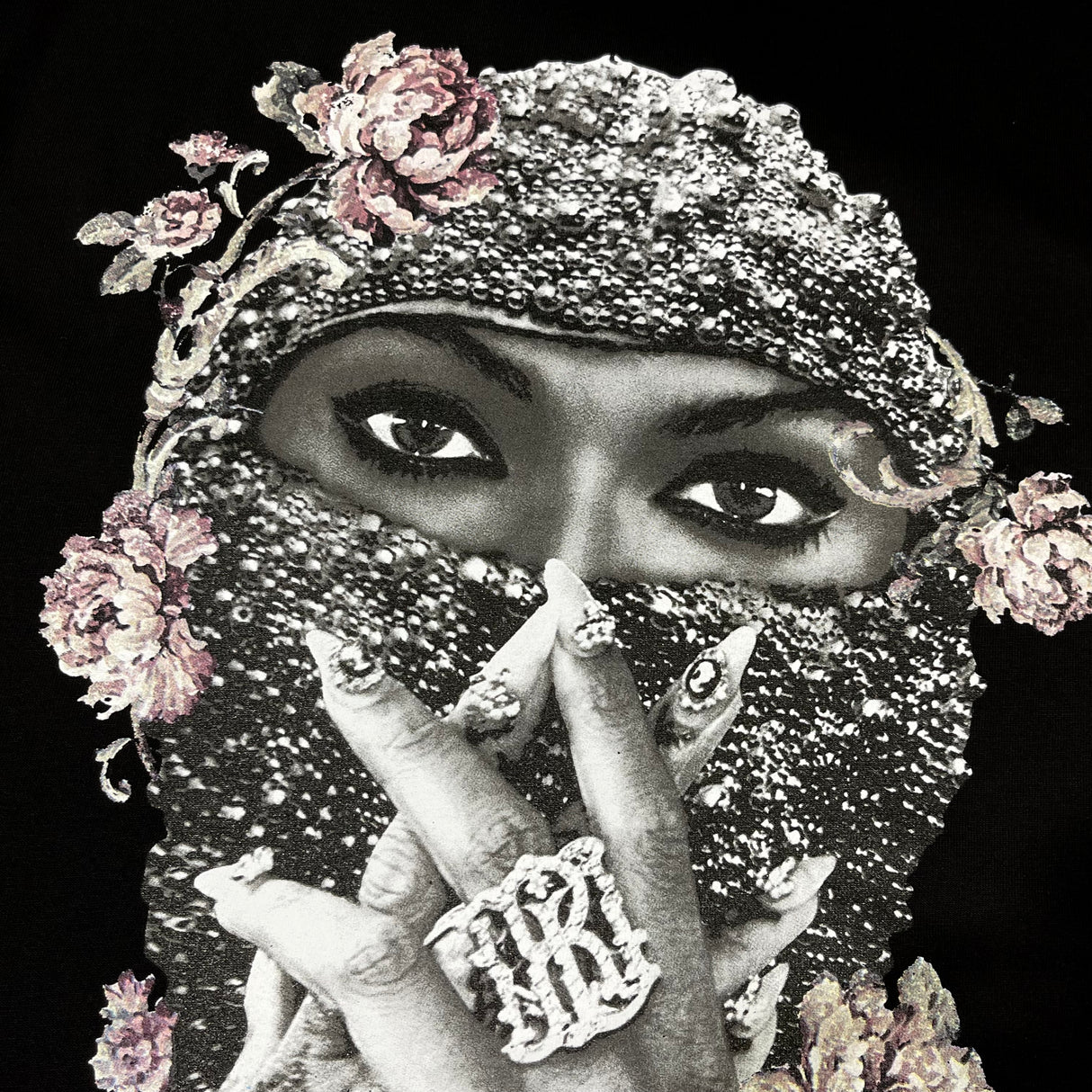 IH NOM UH NIT PARIS Black Pearl Roses Tee NUS23244 IH NOM UH NIT IH NOM UH NIT - originalfook singapore