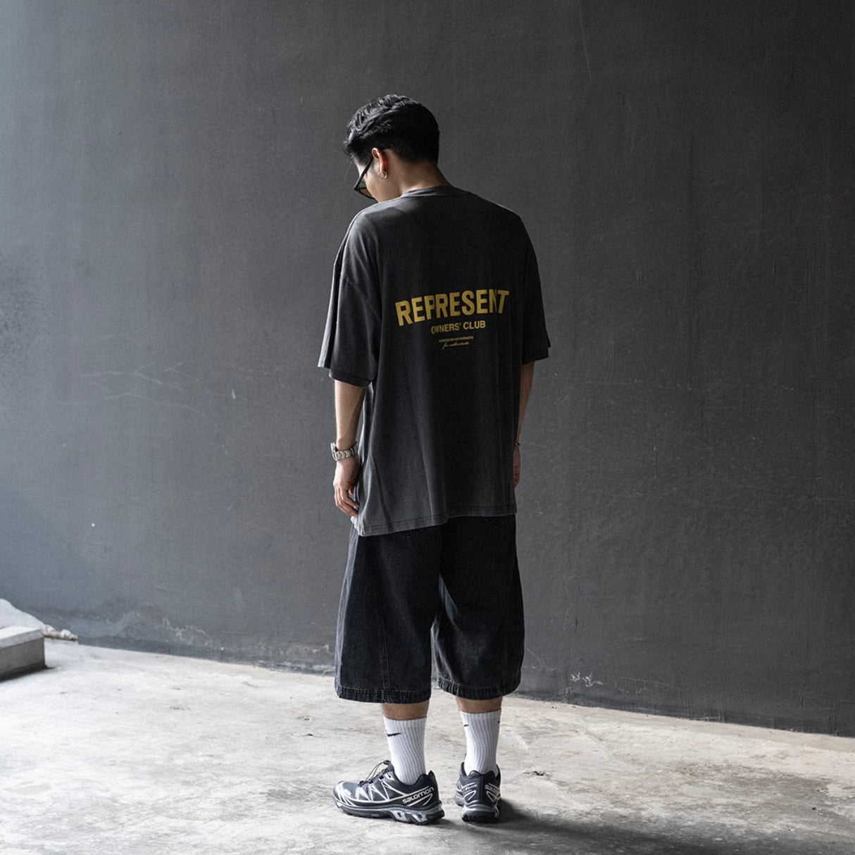 Represent Owners Club Logo Tee Vintage Grey Yellow