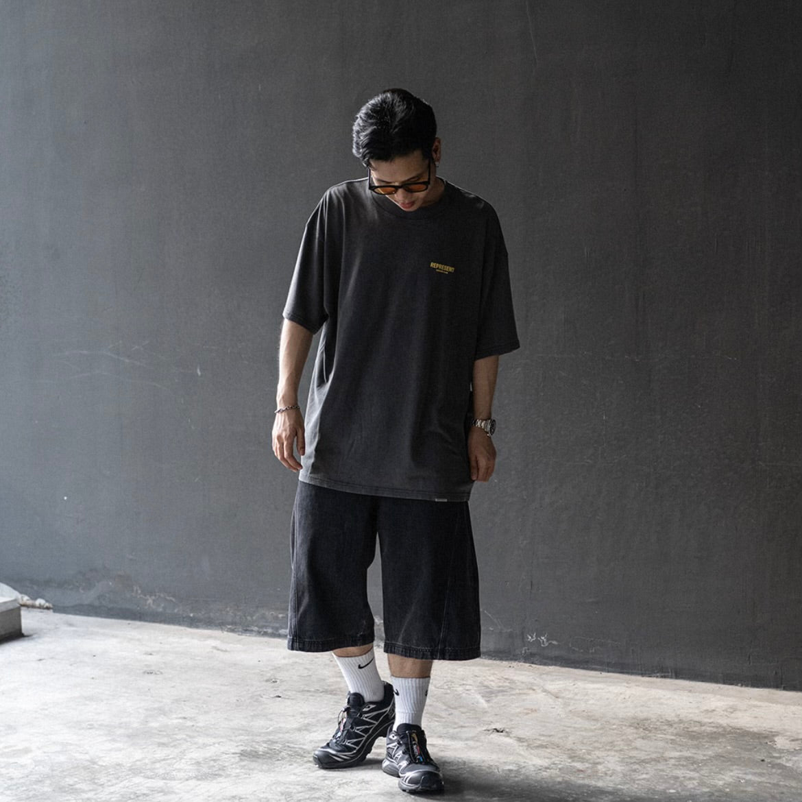 Represent Owners Club Logo Tee Vintage Grey Yellow