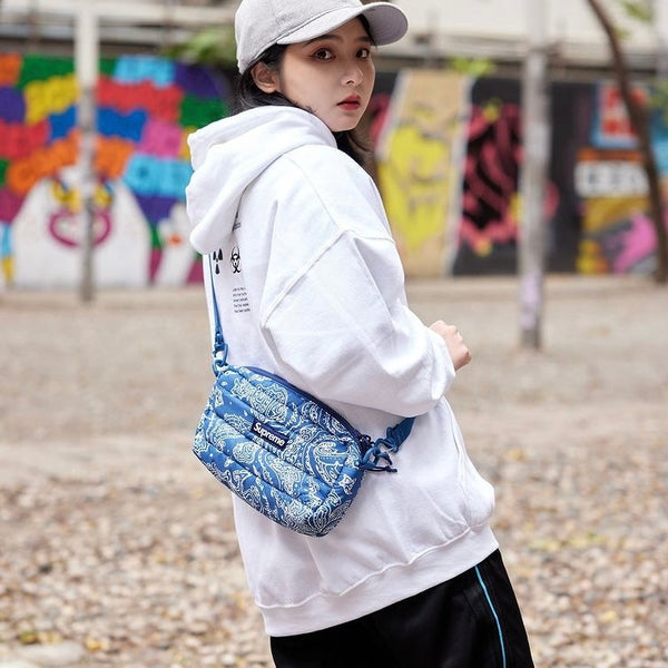 メンズSupreme Puffer Side Bag Blue Paisley - ショルダーバッグ