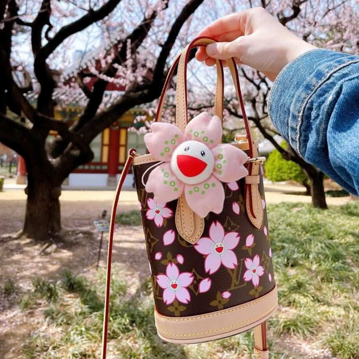 Takashi Murakami Kaikai Kiki Sakura Flower Plush Badge/Keychain/Pin TAKASHI MURAKAMI TAKASHI MURAKAMI - originalfook singapore