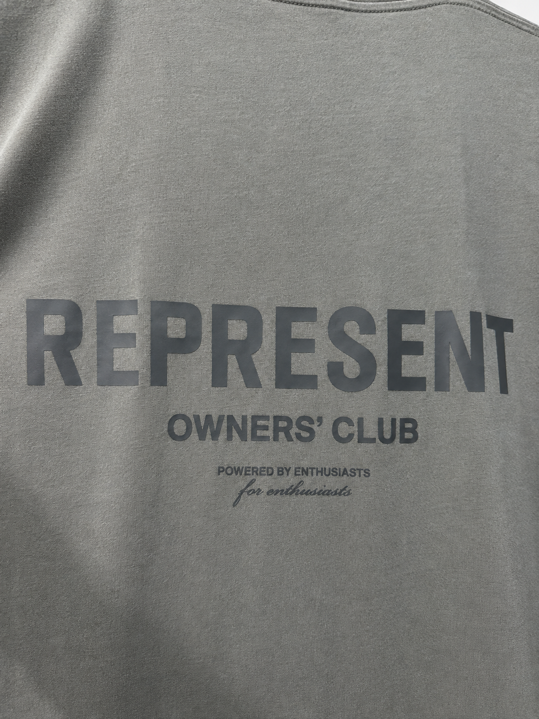 Represent Owners Club Logo Tee in ultimate grey, featuring the brand's logo on the front, casual fit, and soft fabric.
