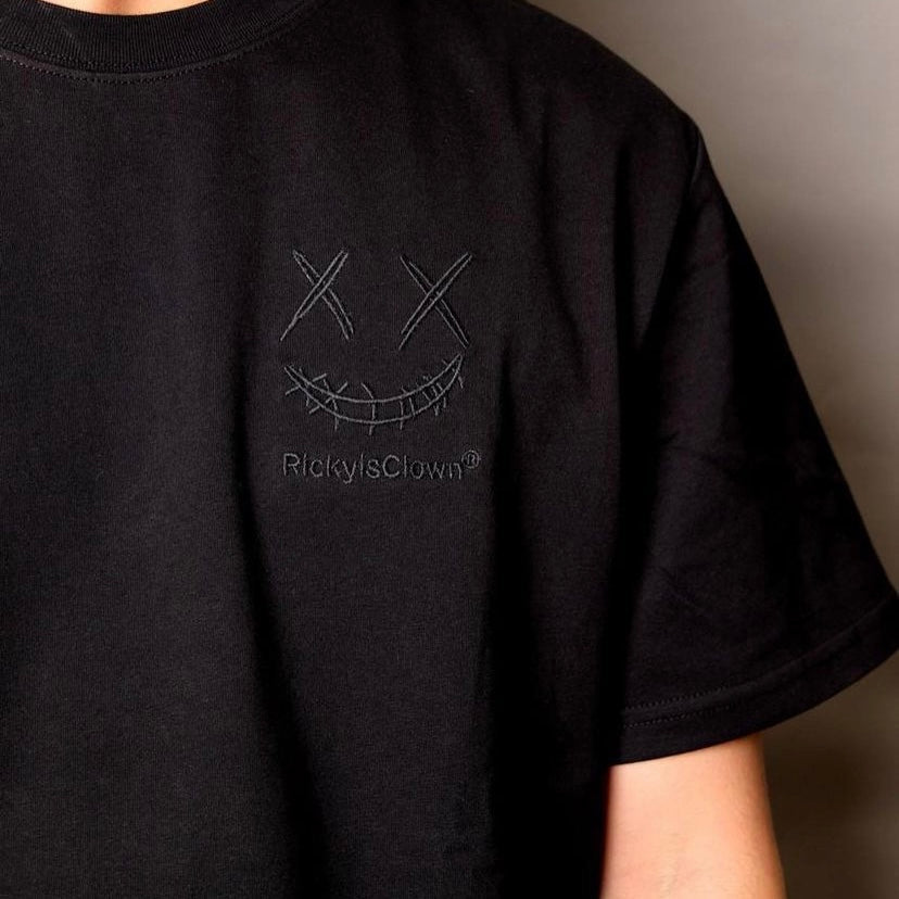 Rickyisclown [RIC] Black Mamba Embossed Smiley Tee Black [R4220222B-N5] RICKYISCLOWN RICKYISCLOWN - originalfook singapore