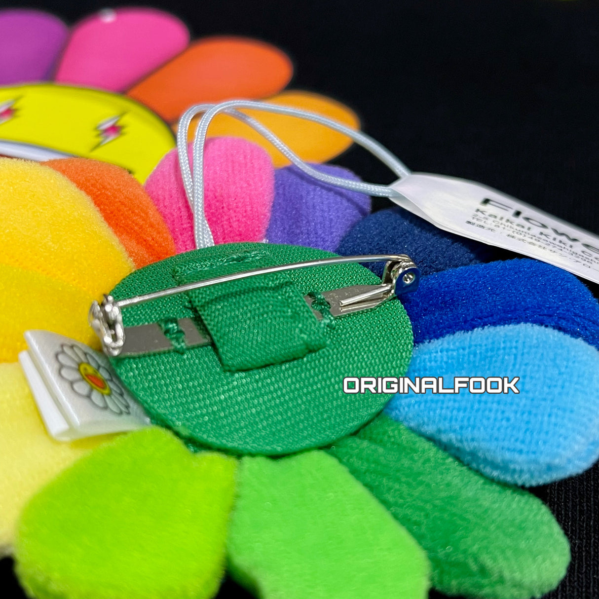 TAKASHI MURAKAMI Kaikai Kiki Flower Plush Badge Rainbow Keychain Pin TAKASHI MURAKAMI TAKASHI MURAKAMI - originalfook singapore