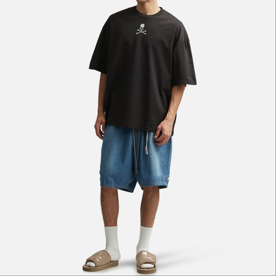 Mastermind Japan X MOONRAKERS front skull graphic boxy fit T-shirt, black apparel with bold skull print, casual streetwear style